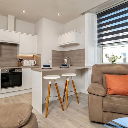 West End @ Netflix @ Newly Built Leilighet Aberdeen Eksteriør bilde