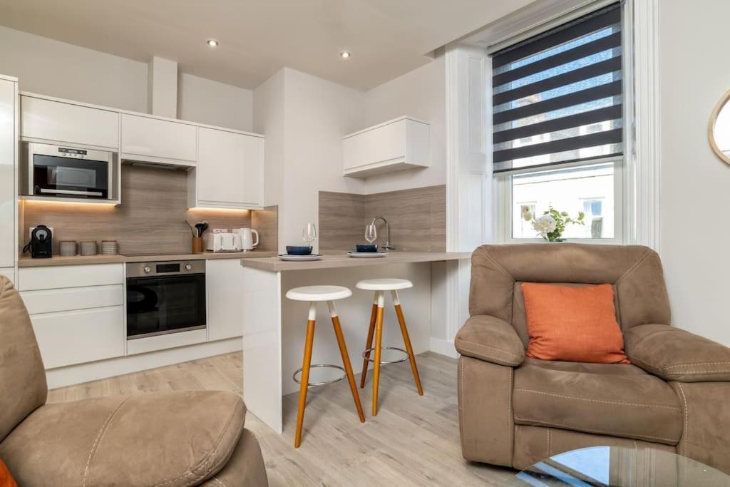 West End @ Netflix @ Newly Built Leilighet Aberdeen Eksteriør bilde
