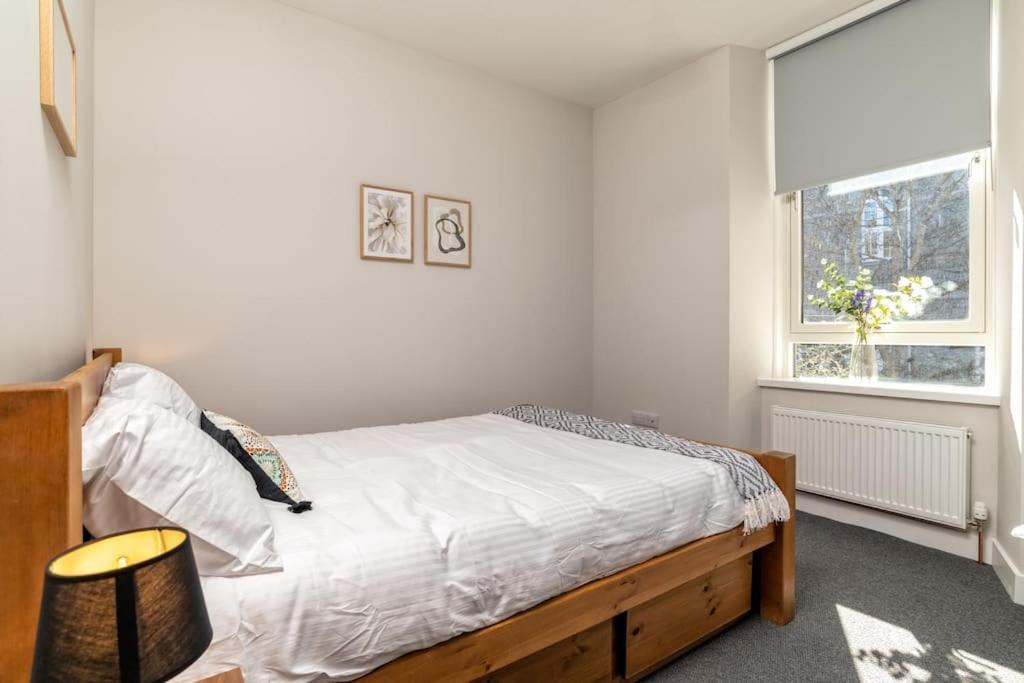 West End @ Netflix @ Newly Built Leilighet Aberdeen Eksteriør bilde