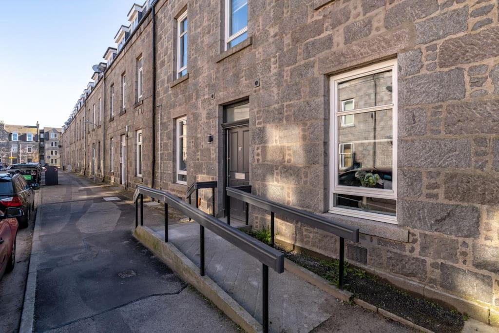 West End @ Netflix @ Newly Built Leilighet Aberdeen Eksteriør bilde