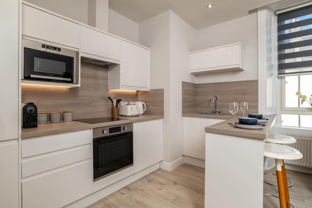 West End @ Netflix @ Newly Built Leilighet Aberdeen Eksteriør bilde